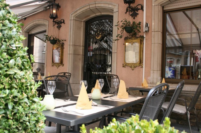 LE PAVILLON  LE PAVILLON