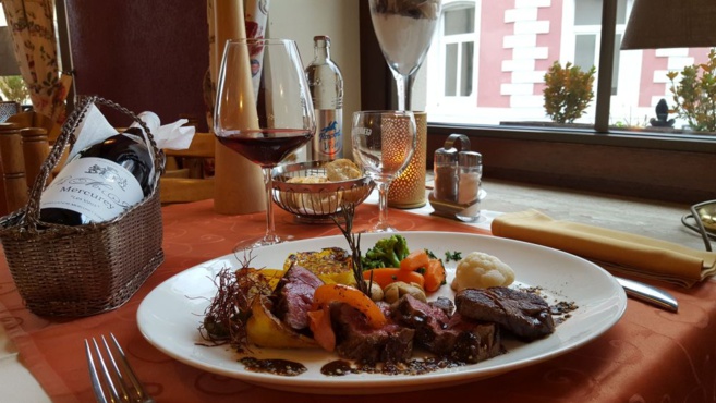 LE PAVILLON  LE PAVILLON