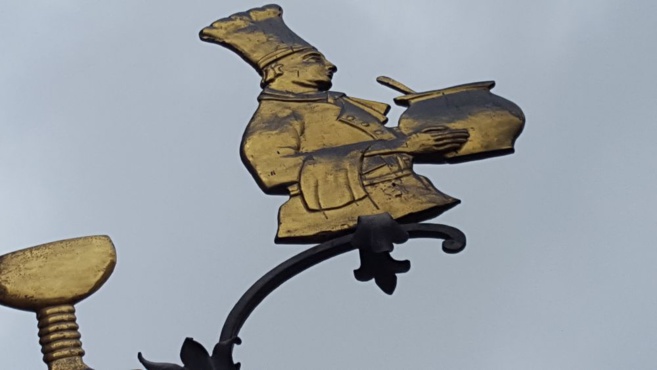 LE PAVILLON  LE PAVILLON