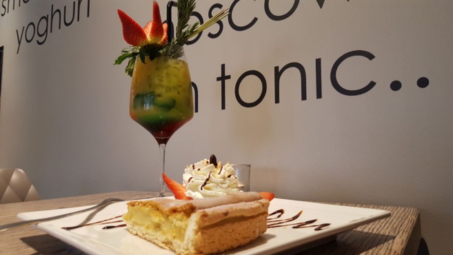 CAFÉ UM MOART CAFÉ UM MOART