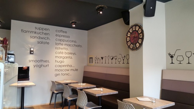 CAFÉ UM MOART CAFÉ UM MOART