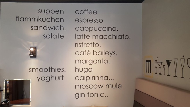 CAFÉ UM MOART