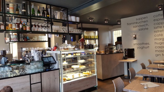 CAFÉ UM MOART
