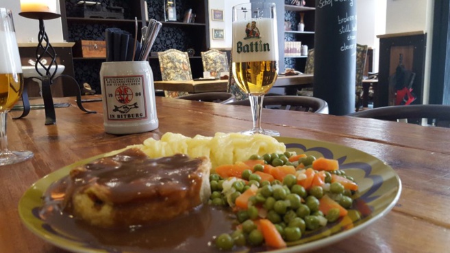 AM BROSTLOAPSEEKELCHEN AM BROSTLOAPSEEKELCHEN