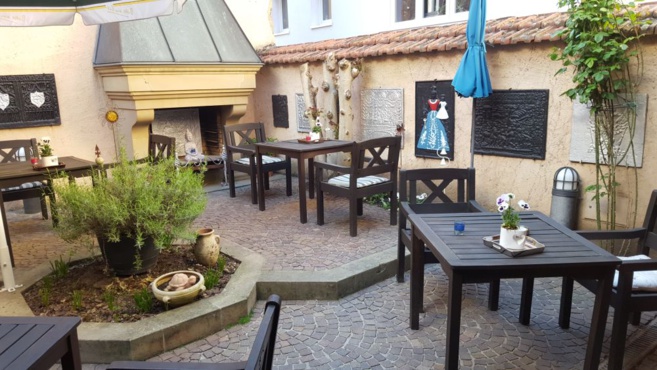 BIT BEIM DOKTER BIT BEIM DOKTER