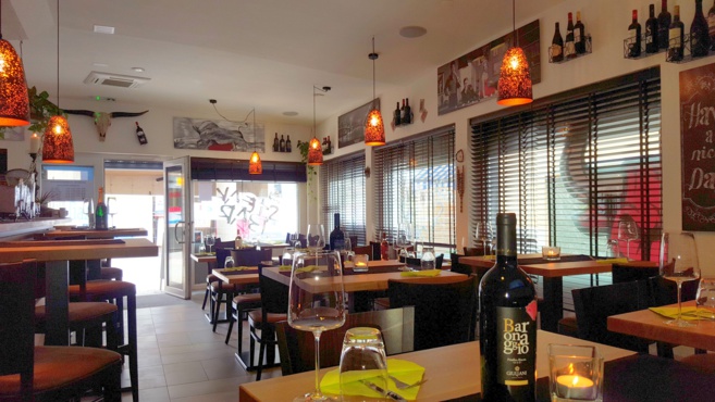 STEAK BAR