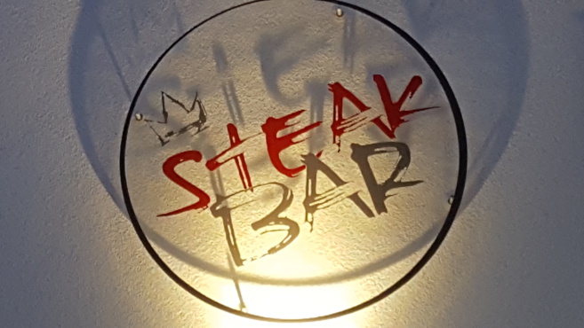 STEAK BAR