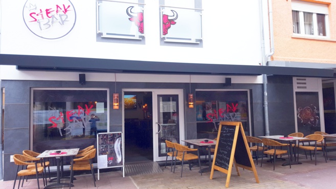 STEAK BAR