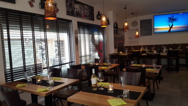 STEAK BAR