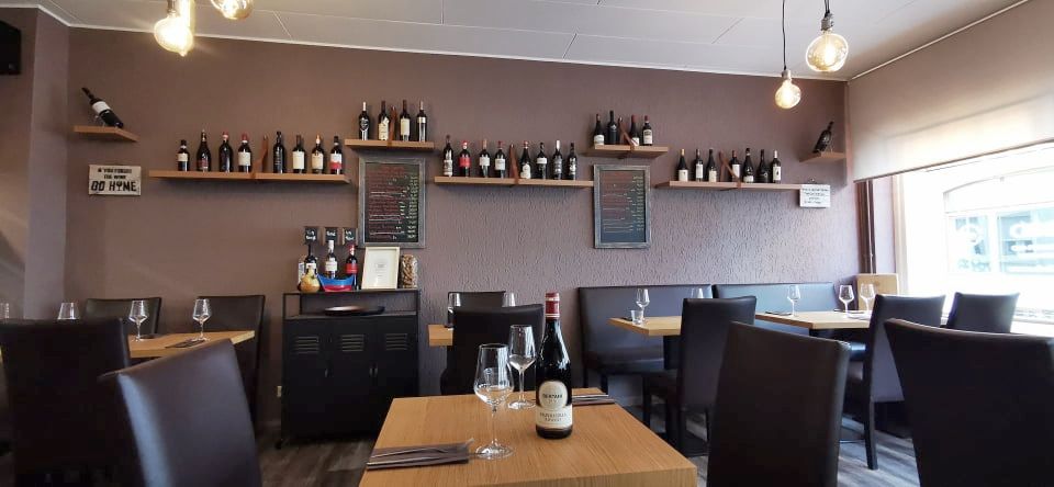 CHEZ EMIL